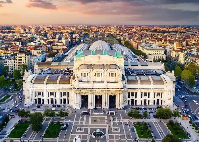 Elegant Center Flat 5 Guests - M1 Metro - Fast Wi-fi - Ac & Balcony 米兰